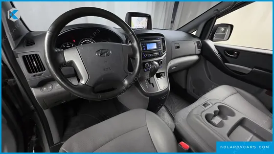 HYUNDAI STAREX VAN 3-SEATER