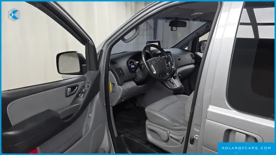 HYUNDAI STAREX VAN 3-SEATER