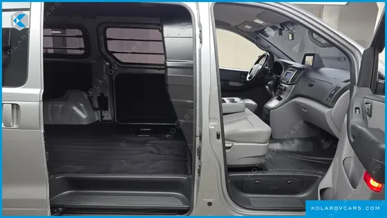 HYUNDAI STAREX VAN 3-SEATER