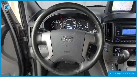 HYUNDAI STAREX VAN 3-SEATER