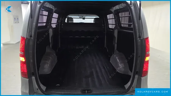 HYUNDAI STAREX VAN 3-SEATER
