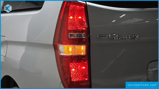 HYUNDAI STAREX VAN 3-SEATER