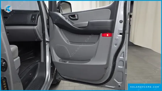 HYUNDAI STAREX VAN 3-SEATER