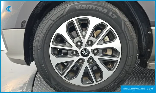 HYUNDAI STAREX 4WD URBAN 9-SEATER
