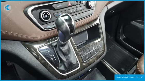 HYUNDAI STAREX 4WD URBAN 9-SEATER
