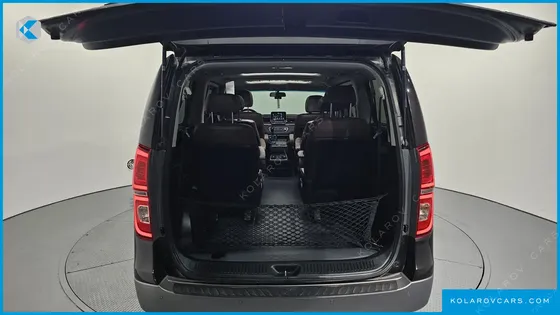HYUNDAI STAREX 4WD URBAN 9-SEATER