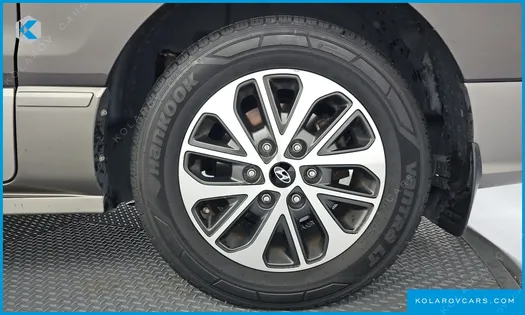 HYUNDAI STAREX 4WD URBAN 9-SEATER