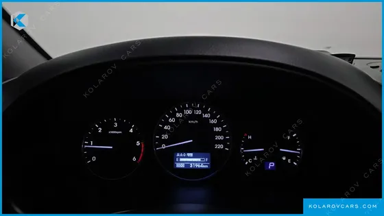 HYUNDAI STAREX VAN 3-SEATER