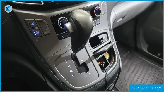 HYUNDAI STAREX VAN 3-SEATER