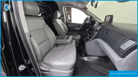HYUNDAI STAREX VAN 3-SEATER