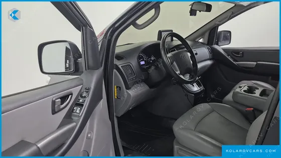 HYUNDAI STAREX VAN 3-SEATER