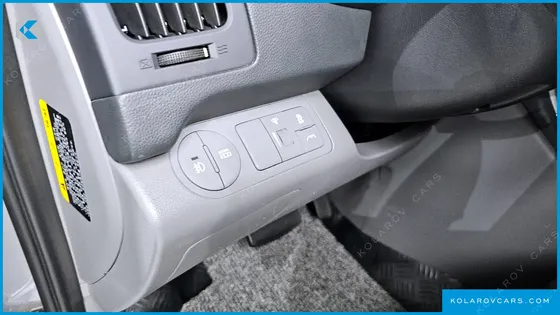 HYUNDAI STAREX WAGON 12-SEATER