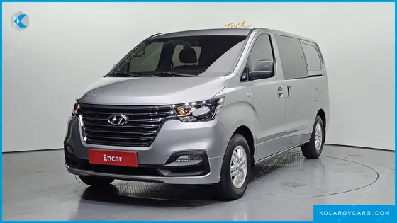 HYUNDAI STAREX VAN 5-SEATER