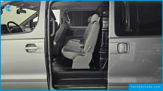 HYUNDAI STAREX VAN 5-SEATER