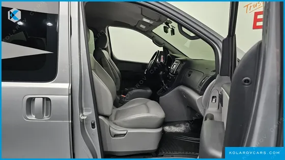 HYUNDAI STAREX VAN 5-SEATER