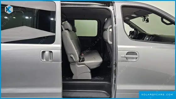 HYUNDAI STAREX VAN 5-SEATER