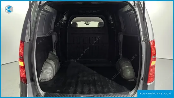 HYUNDAI STAREX VAN 5-SEATER