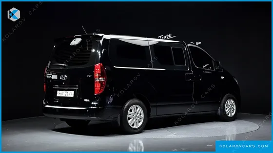 HYUNDAI STAREX VAN 5-SEATER