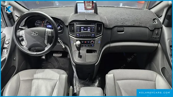 HYUNDAI STAREX VAN 5-SEATER