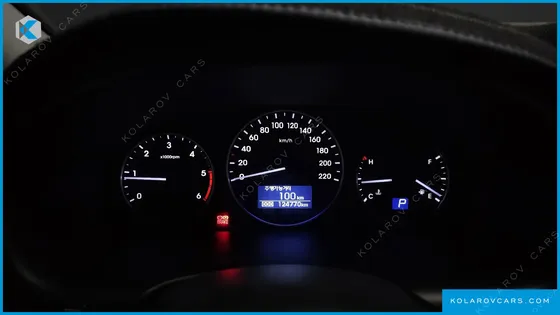 HYUNDAI STAREX VAN 5-SEATER