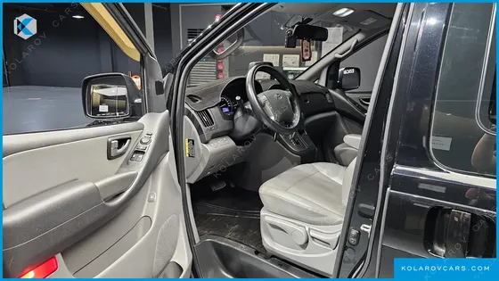 HYUNDAI STAREX VAN 5-SEATER