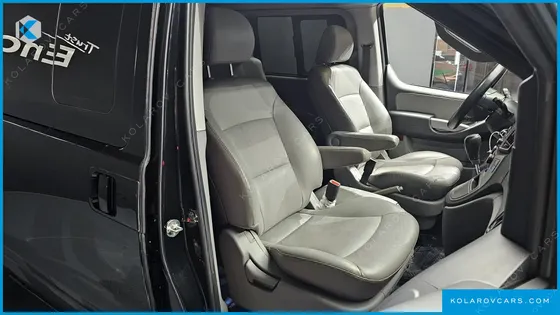 HYUNDAI STAREX VAN 5-SEATER