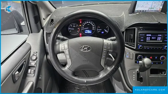 HYUNDAI STAREX VAN 5-SEATER