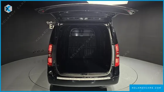 HYUNDAI STAREX VAN 5-SEATER