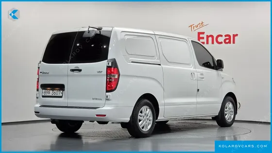 HYUNDAI STAREX VAN 3-SEATER