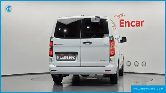 HYUNDAI STAREX VAN 3-SEATER