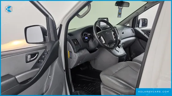 HYUNDAI STAREX VAN 3-SEATER