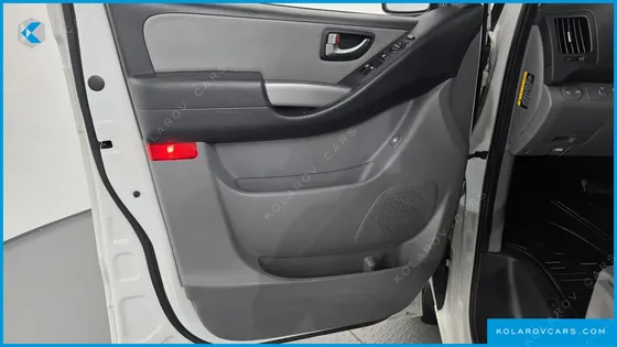 HYUNDAI STAREX VAN 3-SEATER