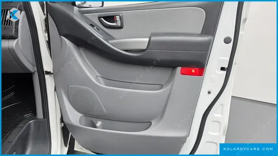 HYUNDAI STAREX VAN 3-SEATER