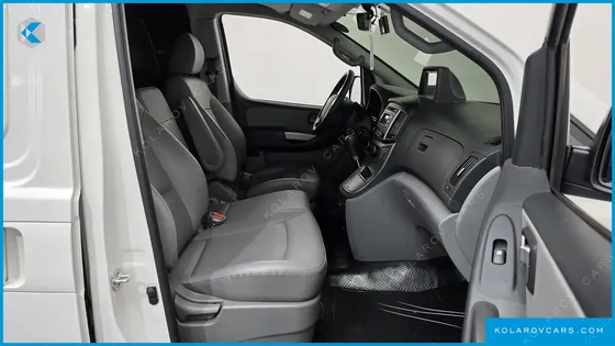 HYUNDAI STAREX VAN 3-SEATER