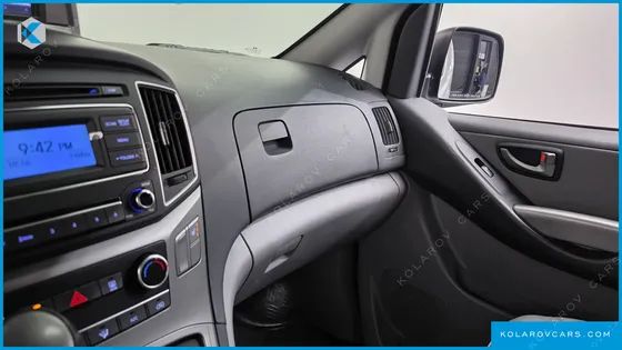 HYUNDAI STAREX VAN 3-SEATER