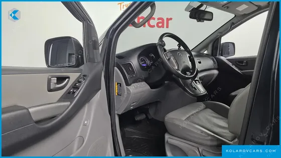 HYUNDAI STAREX VAN 5-SEATER
