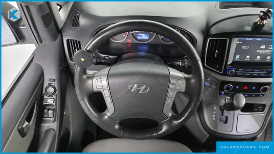 HYUNDAI STAREX VAN 5-SEATER