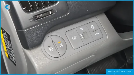 HYUNDAI STAREX VAN 5-SEATER