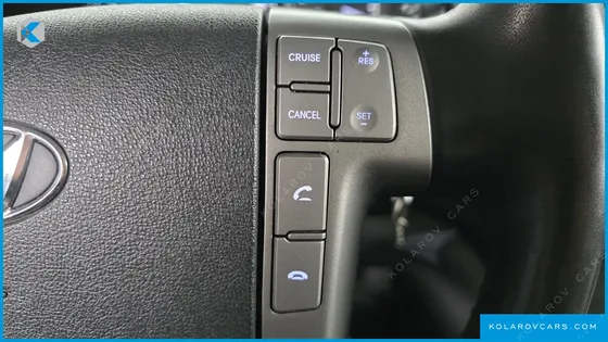 HYUNDAI STAREX VAN 5-SEATER