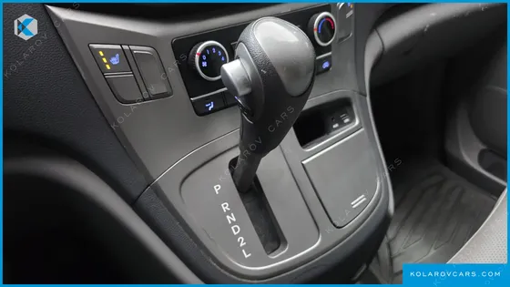 HYUNDAI STAREX VAN 3-SEATER LPI