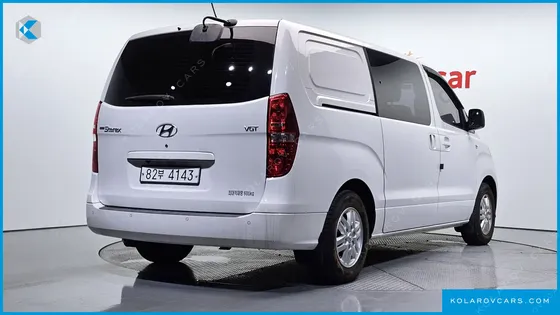 HYUNDAI STAREX VAN 5-SEATER