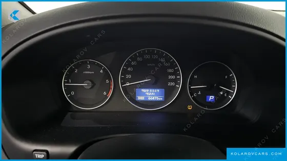 HYUNDAI STAREX VAN 5-SEATER