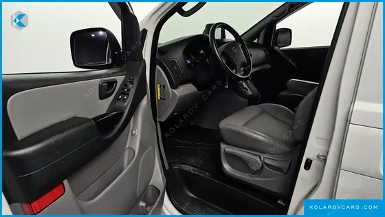 HYUNDAI STAREX VAN 5-SEATER