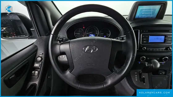 HYUNDAI STAREX VAN 5-SEATER