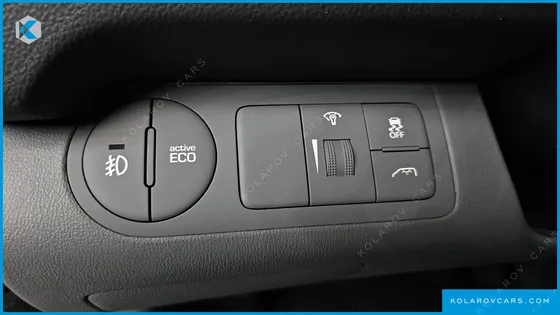HYUNDAI STAREX VAN 5-SEATER
