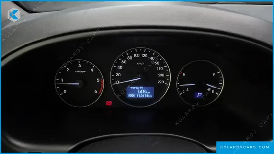 HYUNDAI STAREX VAN 3-SEATER