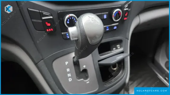 HYUNDAI STAREX VAN 3-SEATER