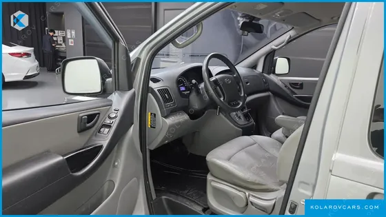 HYUNDAI STAREX VAN 3-SEATER