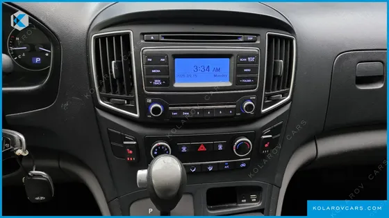 HYUNDAI STAREX VAN 3-SEATER