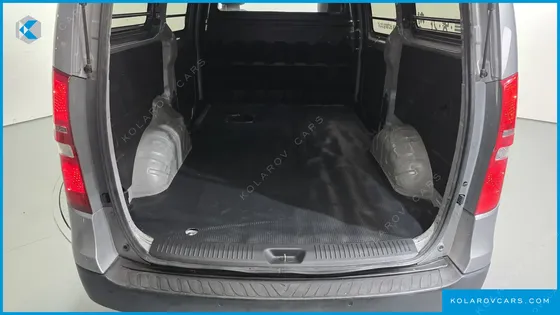 HYUNDAI STAREX VAN 3-SEATER